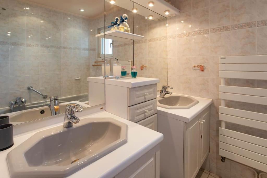 شقة A6- 2 Bdr Incredible Sea View - Ac, Garage & Terrace أنتيب المظهر الخارجي الصورة
